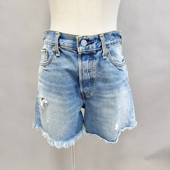 LEVI'S High Rise Wedgie Distressed Denim Cutoff Short in light wash size 29 - Picture 15 of 15